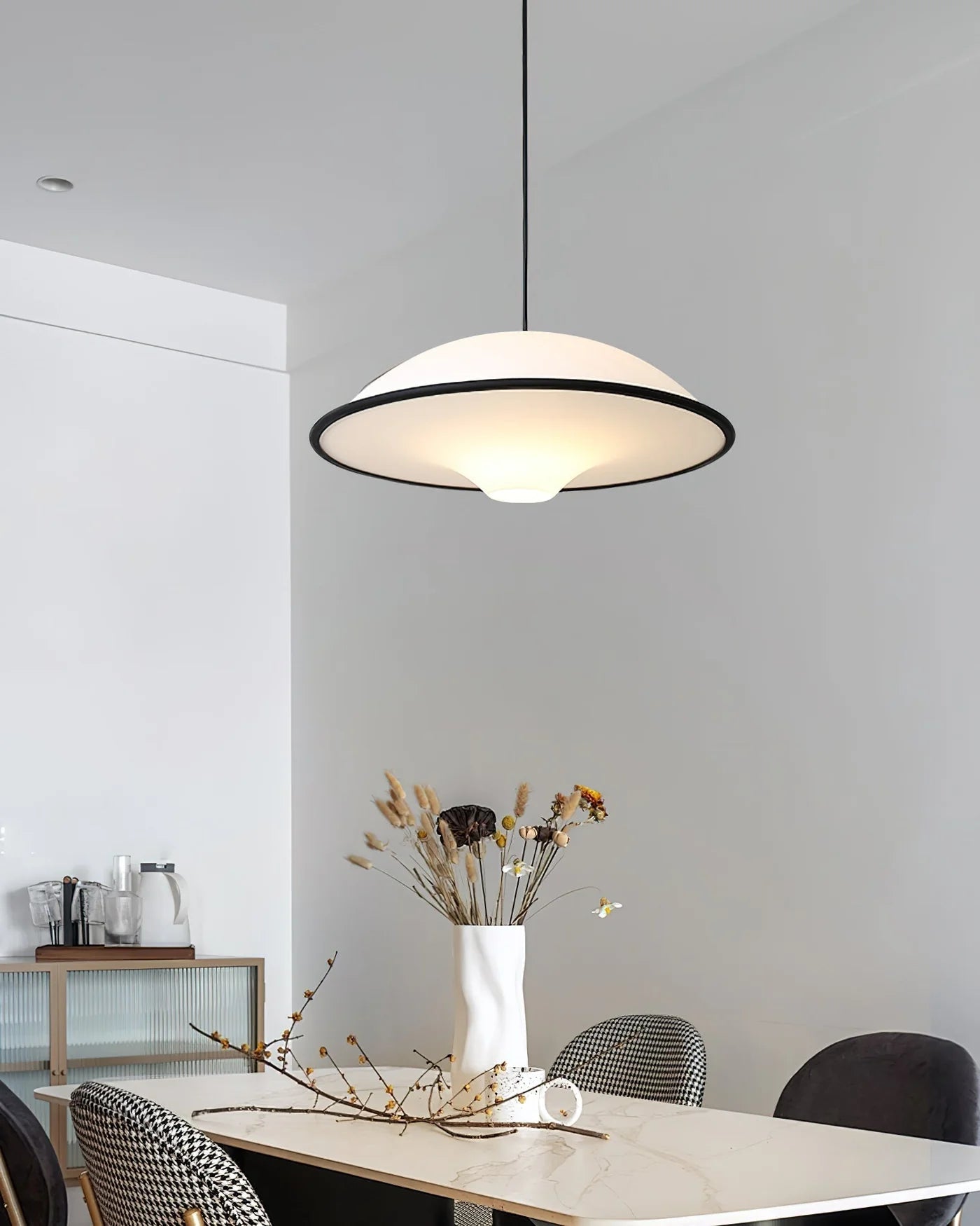 Nowoczesna Lampa Wisząca – Minimalistyczny Design z Owalnym Kloszem