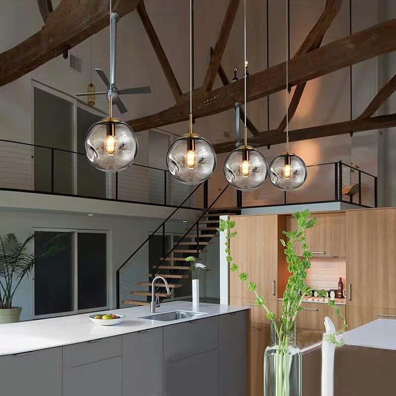 Designerska Lampa Wisząca z Kulistym Szklanym Kloszem