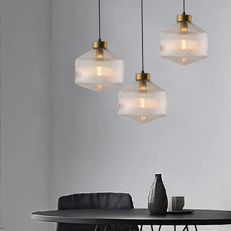 Elegancka szklana lampa wisząca z ryflowanym kloszem