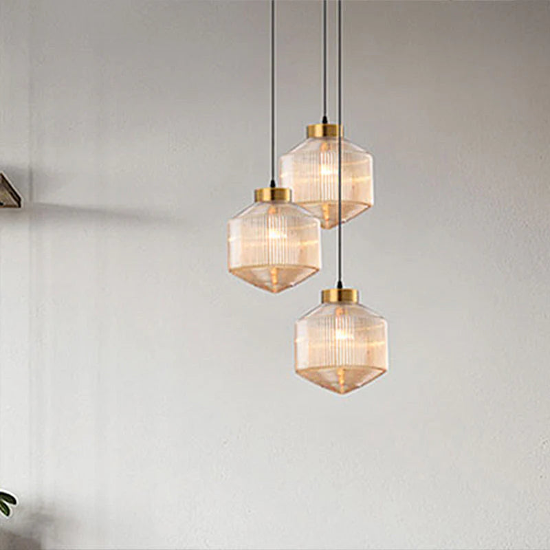 Elegancka szklana lampa wisząca z ryflowanym kloszem