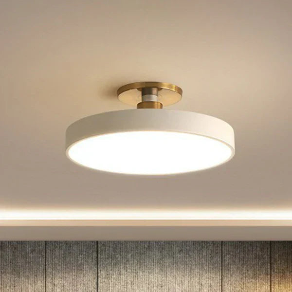Okrągła lampa sufitowa LED w stylu skandynawskim
