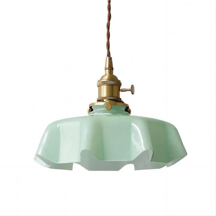 Retro lampy wiszące z kolorowymi szklanymi kloszami i mosiężnym wykończeniem