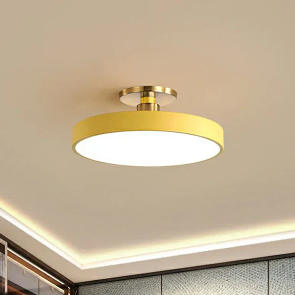 Okrągła lampa sufitowa LED w stylu skandynawskim