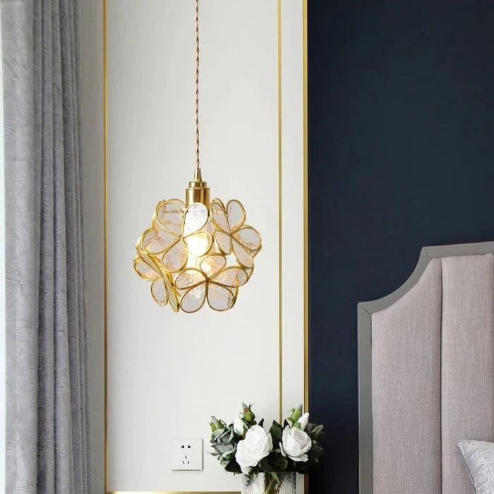 Artystyczna lampa wisząca w stylu witrażowym – kwiatowa elegancja