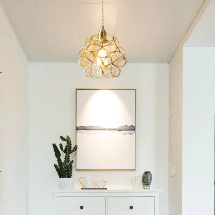 Artystyczna lampa wisząca w stylu witrażowym – kwiatowa elegancja