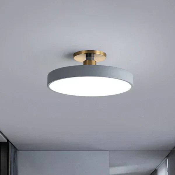 Okrągła lampa sufitowa LED w stylu skandynawskim