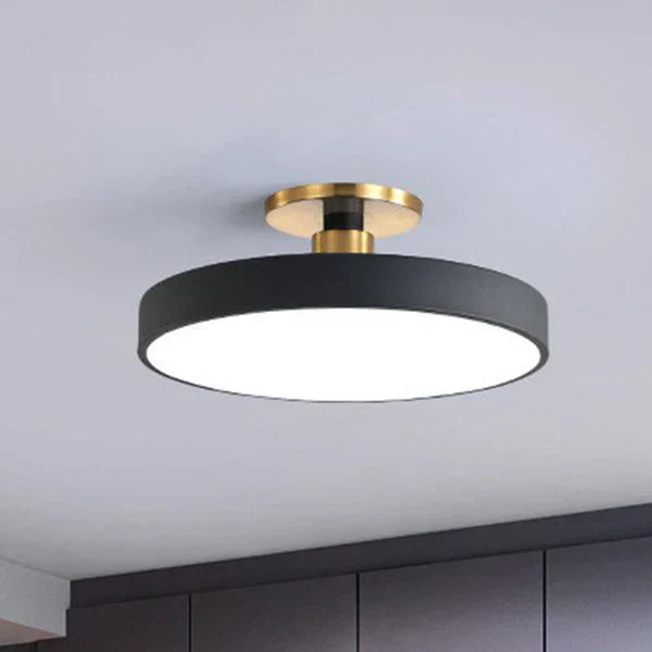 Okrągła lampa sufitowa LED w stylu skandynawskim
