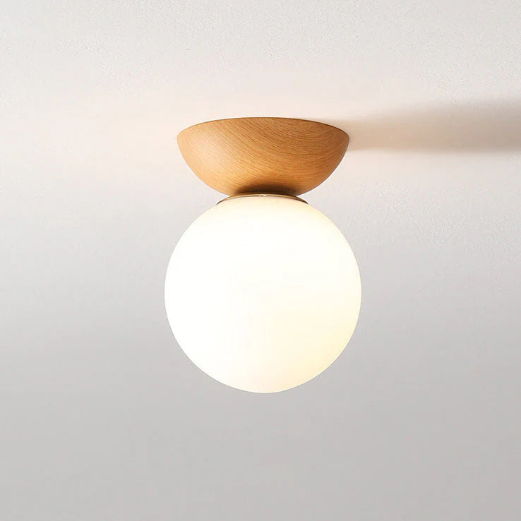 Nowoczesna lampa sufitowa w japońskim stylu z drewnianą bazą – minimalistyczna kula