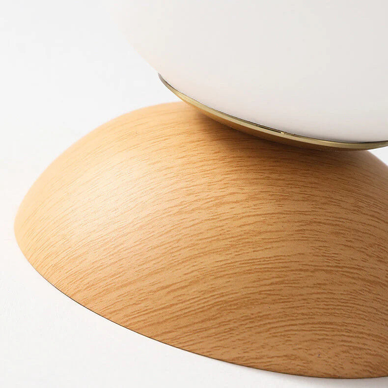 Nowoczesna lampa sufitowa w japońskim stylu z drewnianą bazą – minimalistyczna kula