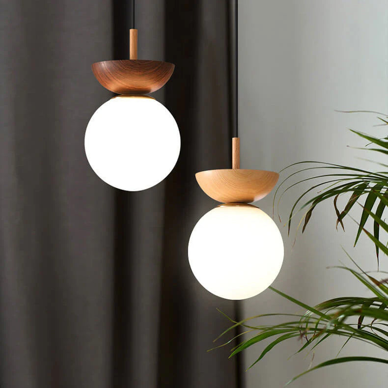 Nowoczesna lampa sufitowa w japońskim stylu z drewnianą bazą – minimalistyczna kula