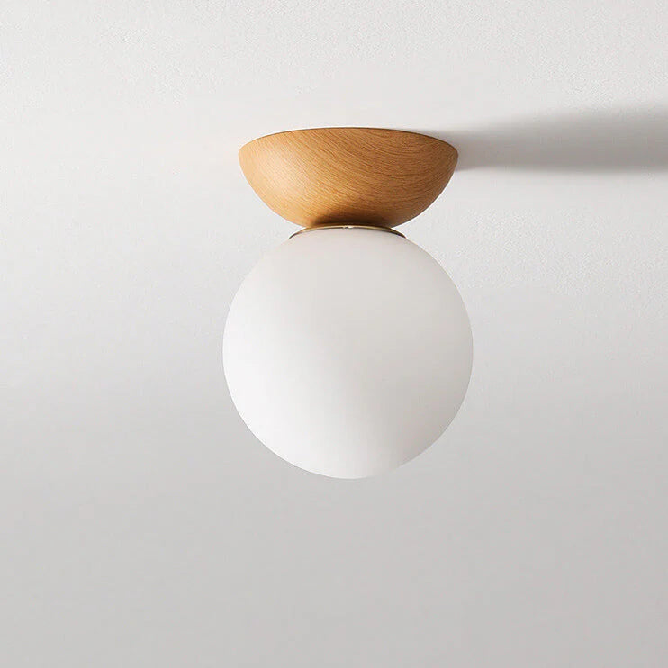 Nowoczesna lampa sufitowa w japońskim stylu z drewnianą bazą – minimalistyczna kula