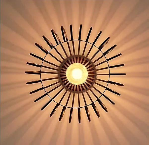 Lampa sufitowa w stylu industrialnym – plafon metalowy z ażurowym kloszem