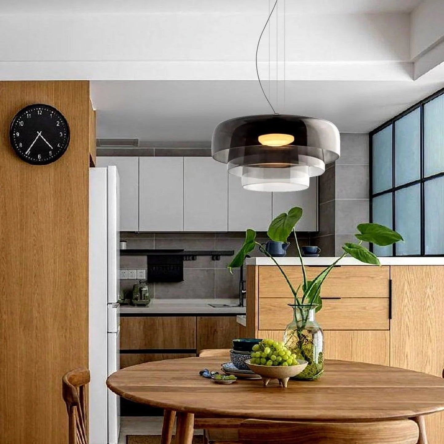 Nowoczesna szklana lampa wisząca z kloszem warstwowym – design inspirowany stylem retro