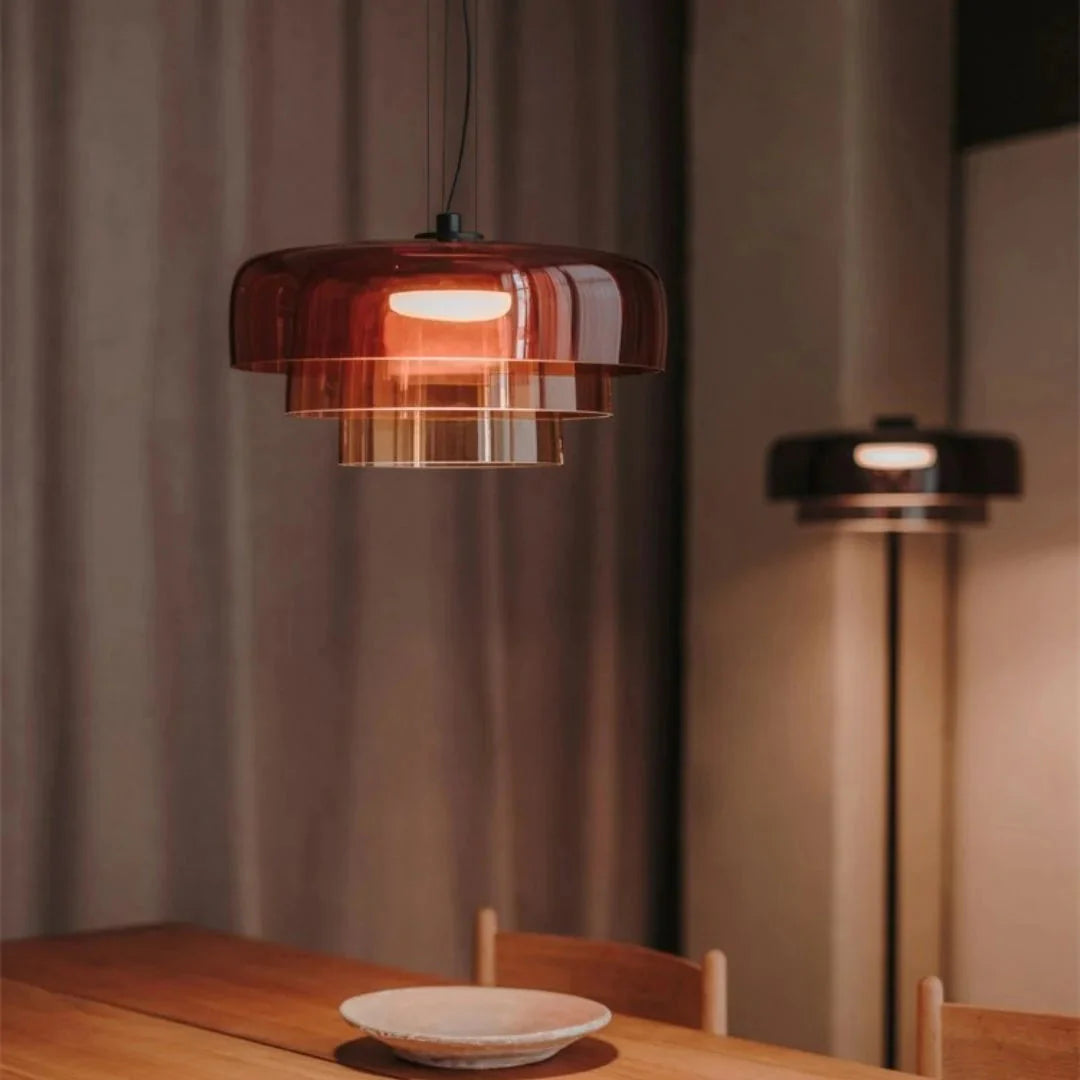 Nowoczesna szklana lampa wisząca z kloszem warstwowym – design inspirowany stylem retro