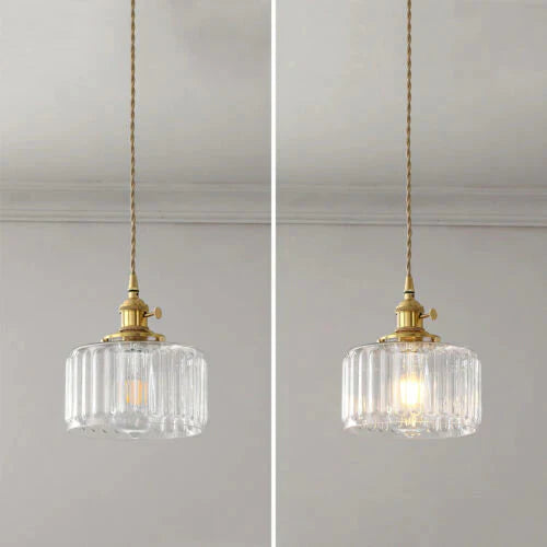 Szklana lampa wisząca w stylu vintage z ryflowanym kloszem i złotym wykończeniem