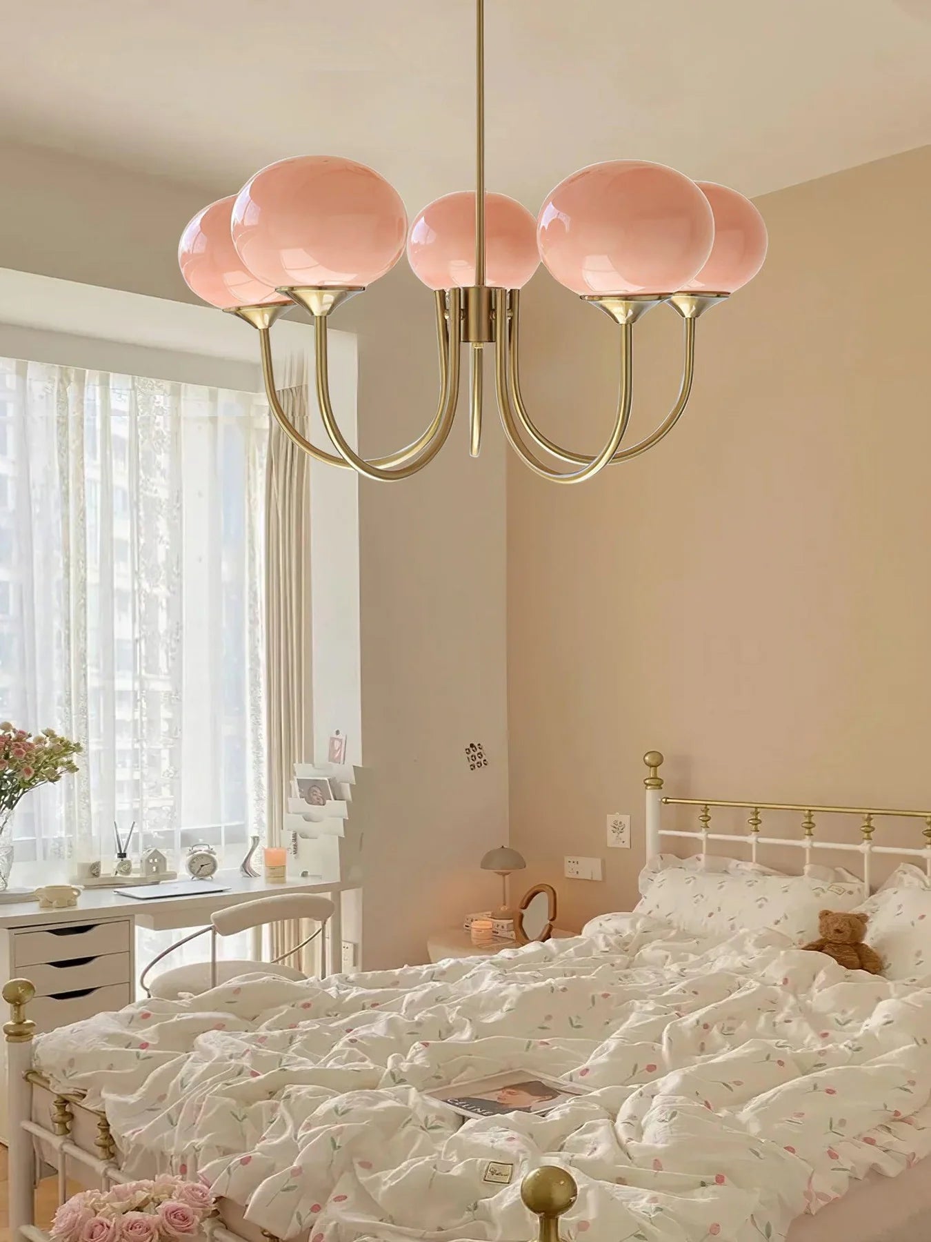 Lampa wisząca żyrandol w stylu retro glamour z kulistymi kloszami