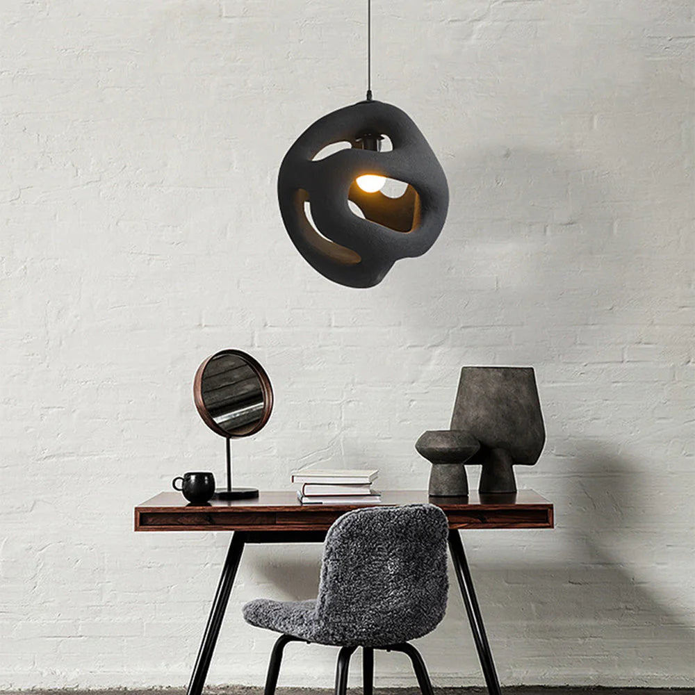 Artystyczna Lampa Wisząca z Rzeźbiarskim Kloszem