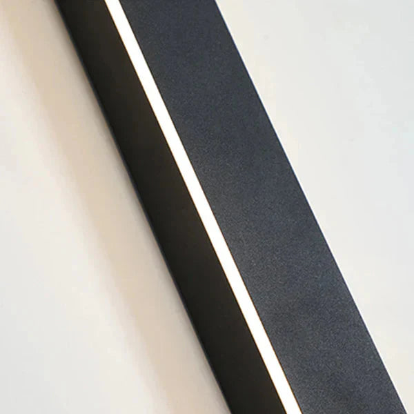 Nowoczesna Pionowa Lampa LED na Elewację