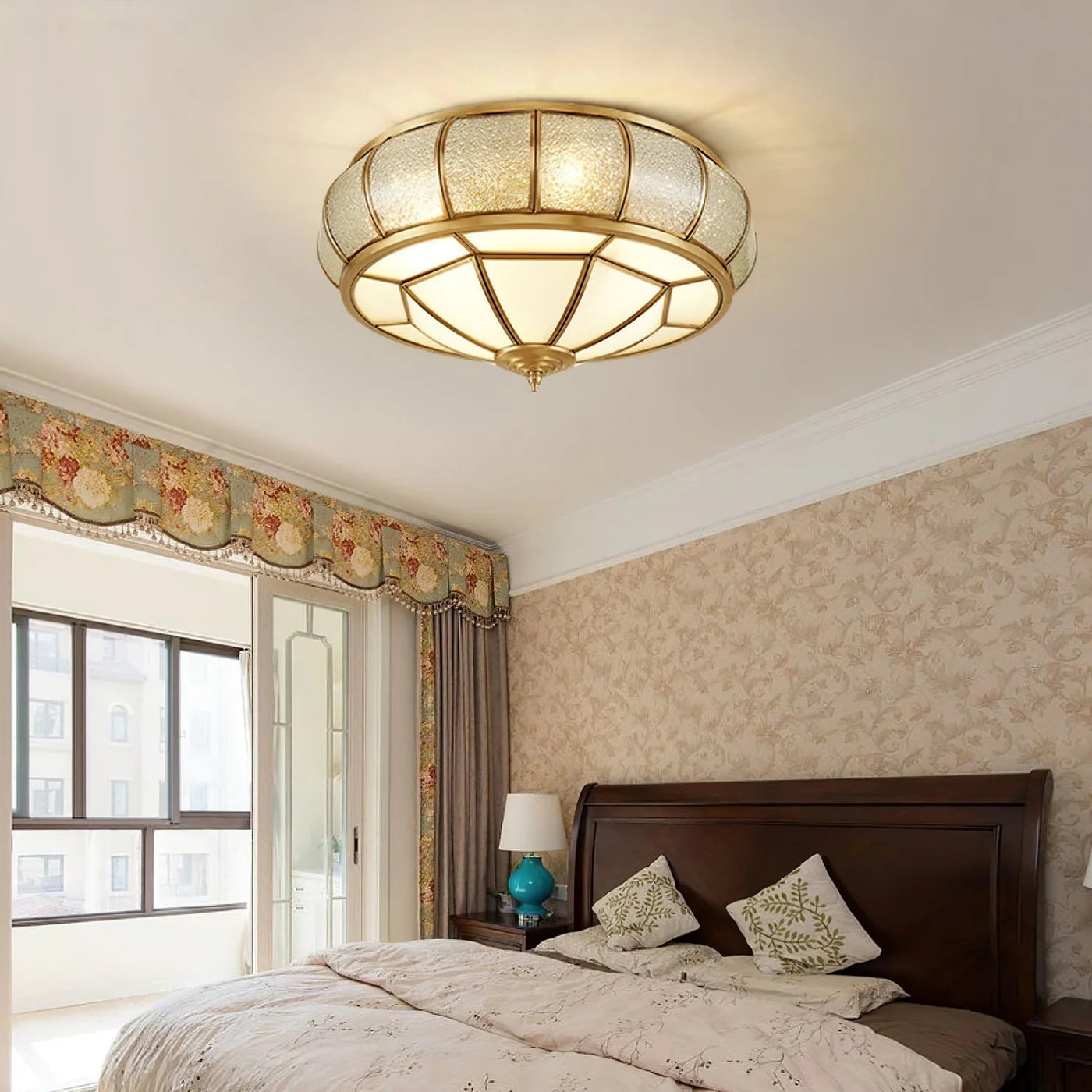 Klasyczna Lampa Sufitowa w Stylu Retro ze Szkłem i Mosiądzem