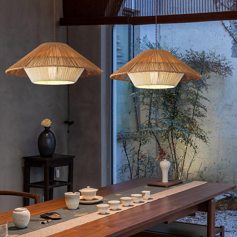 Lampa wisząca boho z rattanu pleciona w stylu japandi