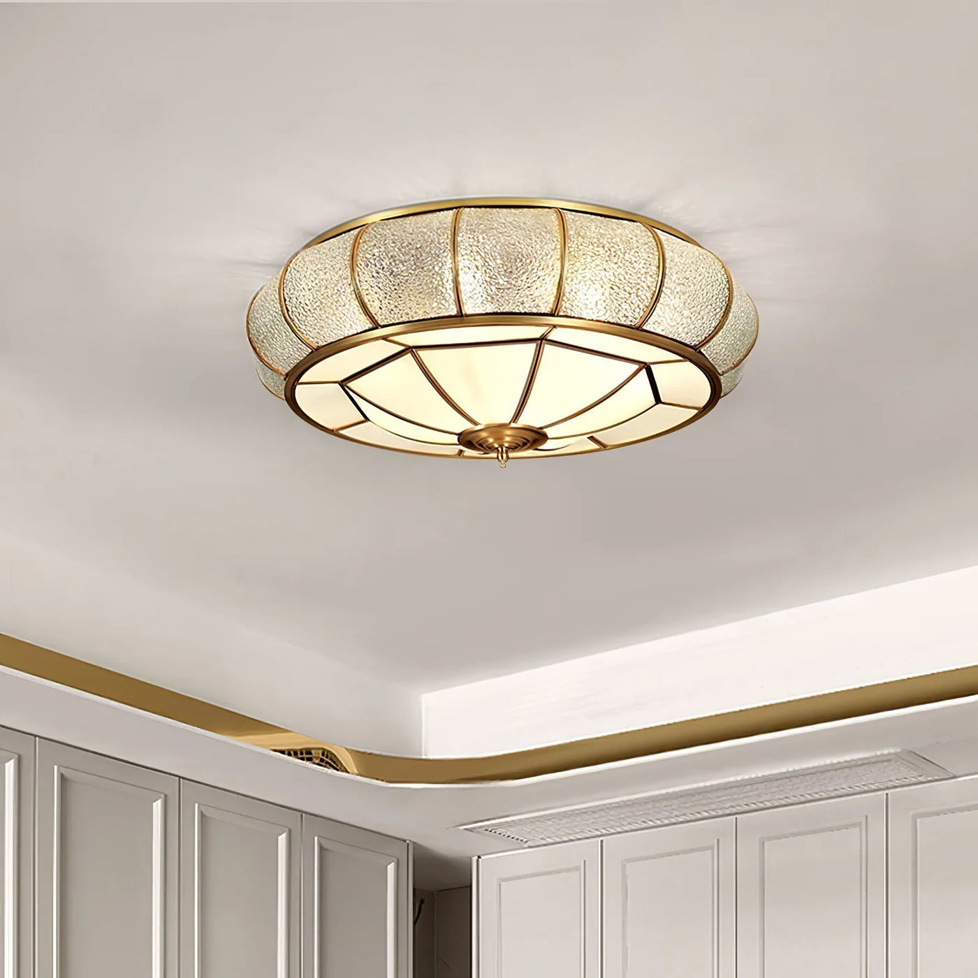 Klasyczna Lampa Sufitowa w Stylu Retro ze Szkłem i Mosiądzem