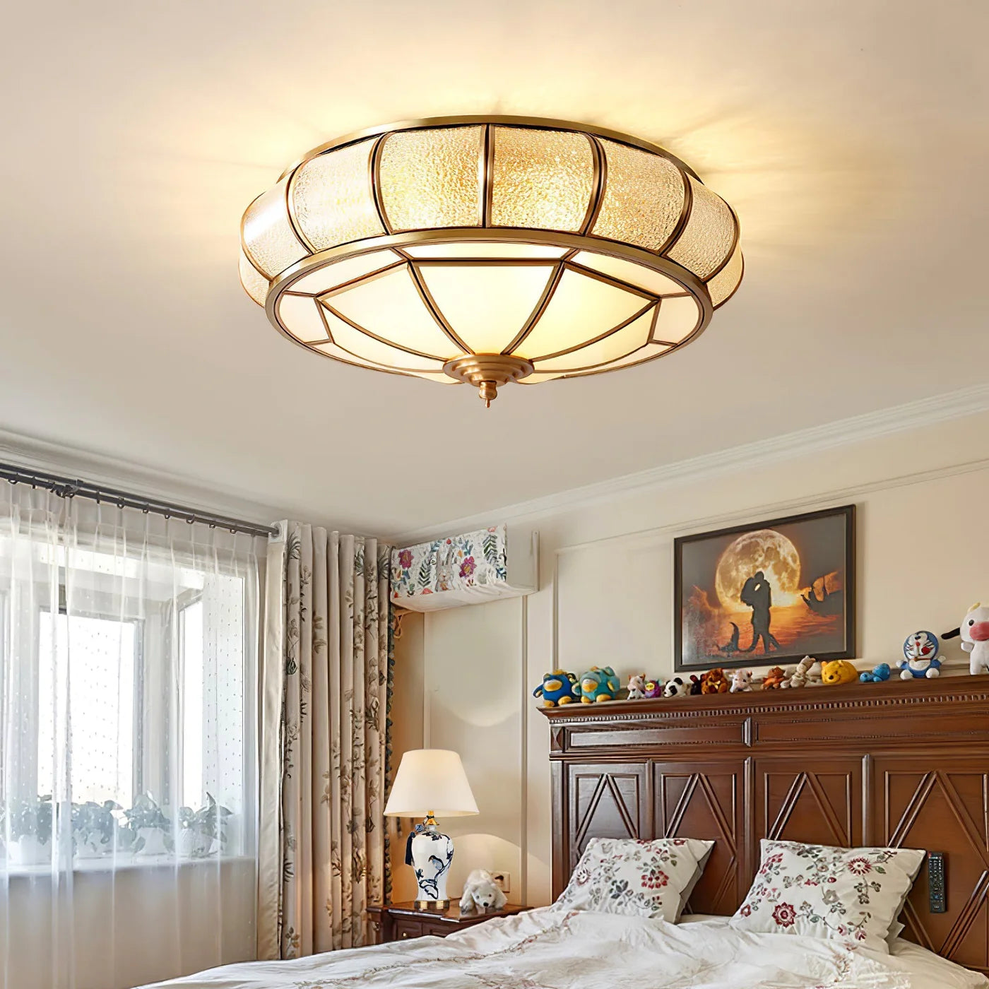 Klasyczna Lampa Sufitowa w Stylu Retro ze Szkłem i Mosiądzem