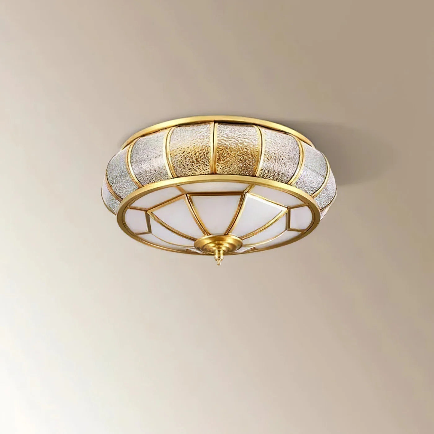 Klasyczna Lampa Sufitowa w Stylu Retro ze Szkłem i Mosiądzem