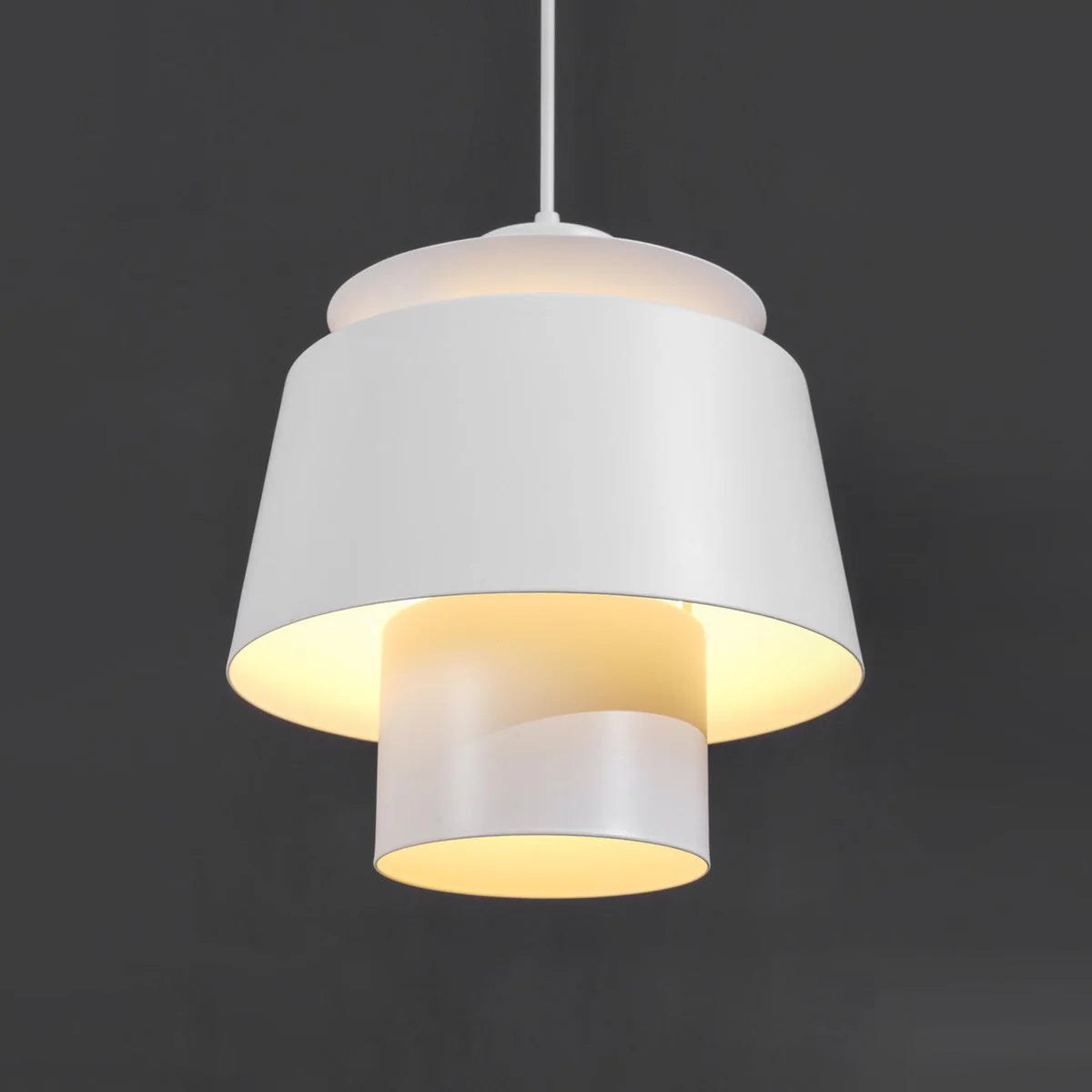 Nowoczesna lampa wisząca LED metalowy klosz designerskie oświetlenie do jadalni i salonu