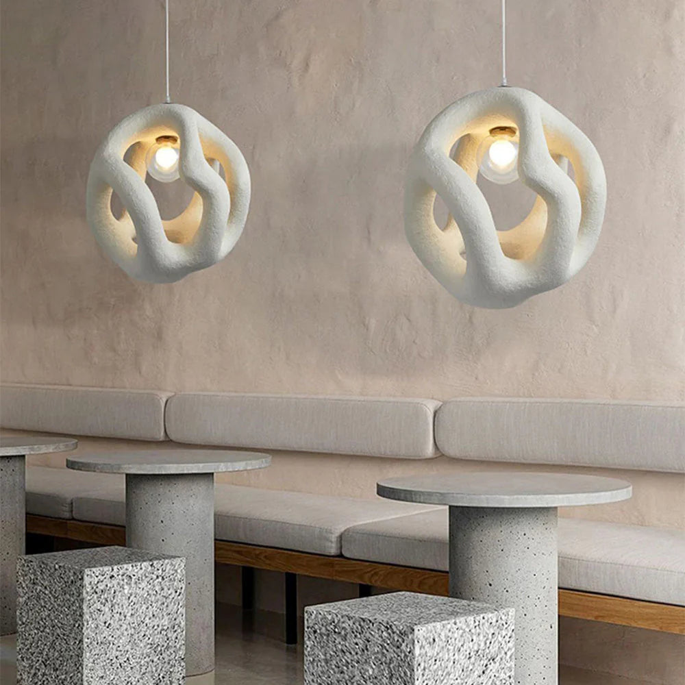Artystyczna Lampa Wisząca z Rzeźbiarskim Kloszem