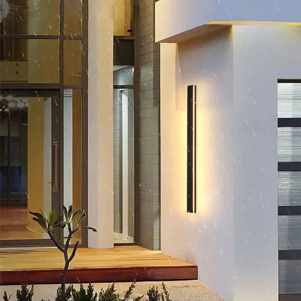 Nowoczesna Pionowa Lampa LED na Elewację