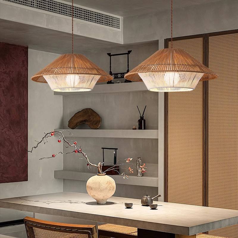 Lampa wisząca boho z rattanu pleciona w stylu japandi