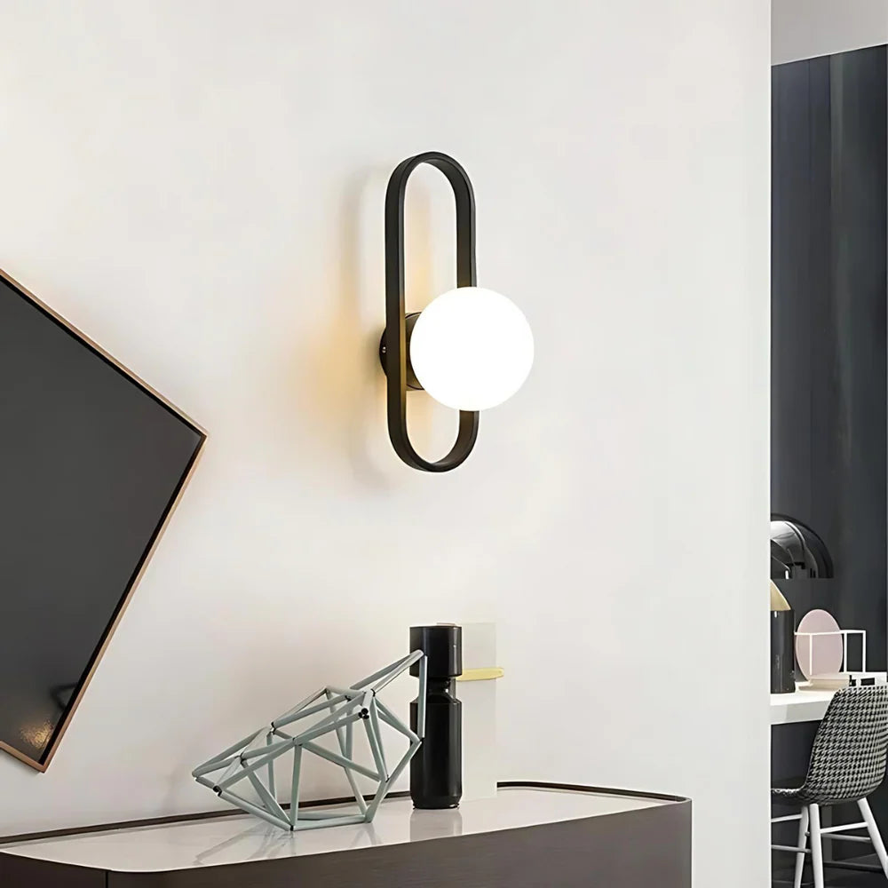 Nowoczesny Kinkiet Lampa Ścienna z Kulką z Mlecznego Szkła