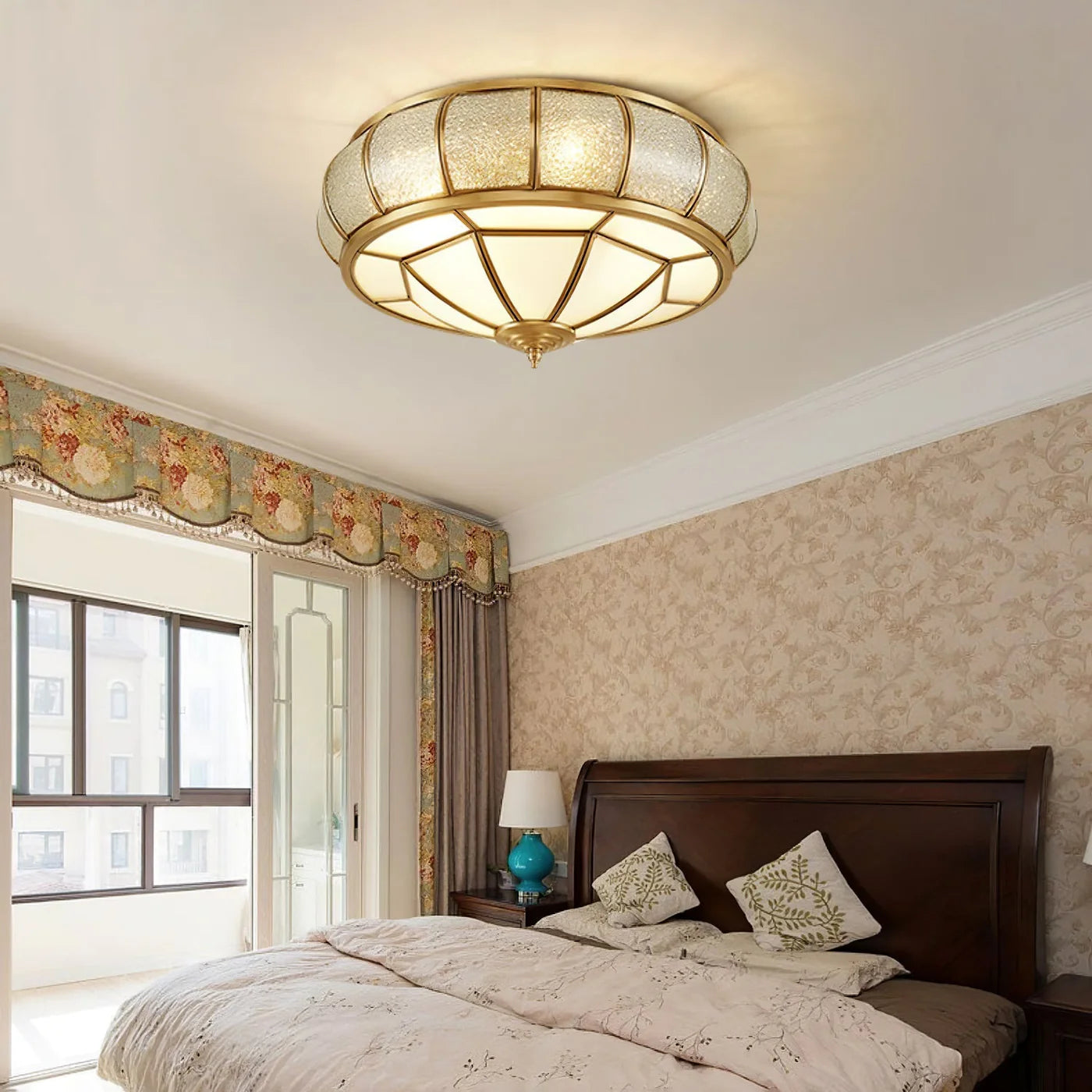Klasyczna Lampa Sufitowa w Stylu Retro ze Szkłem i Mosiądzem