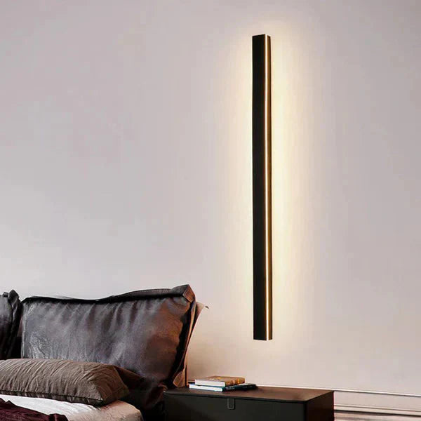 Nowoczesna Pionowa Lampa LED na Elewację