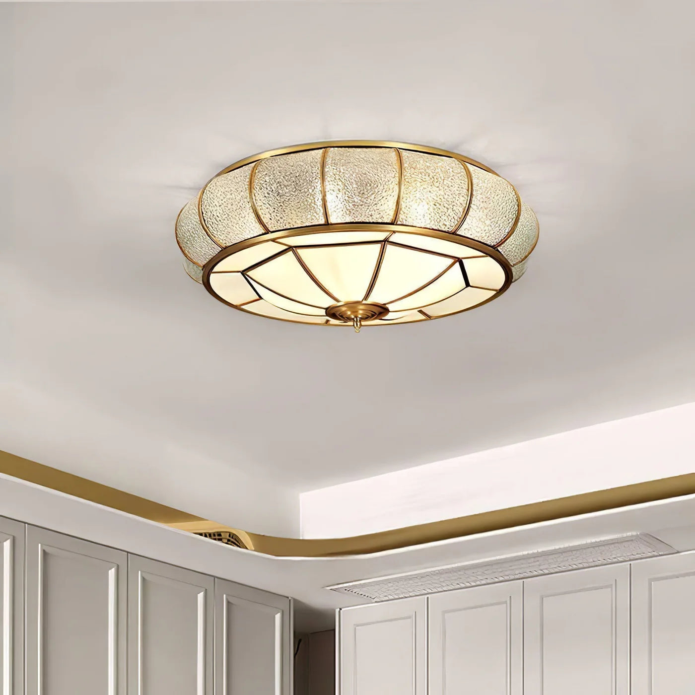 Klasyczna Lampa Sufitowa w Stylu Retro ze Szkłem i Mosiądzem
