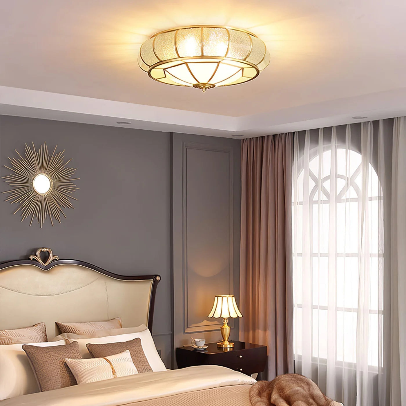 Klasyczna Lampa Sufitowa w Stylu Retro ze Szkłem i Mosiądzem