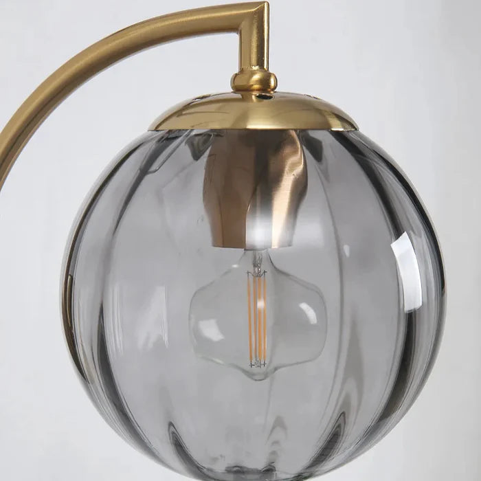 Kinkiet złoty z prążkowanym kloszem – Lampa ścienna