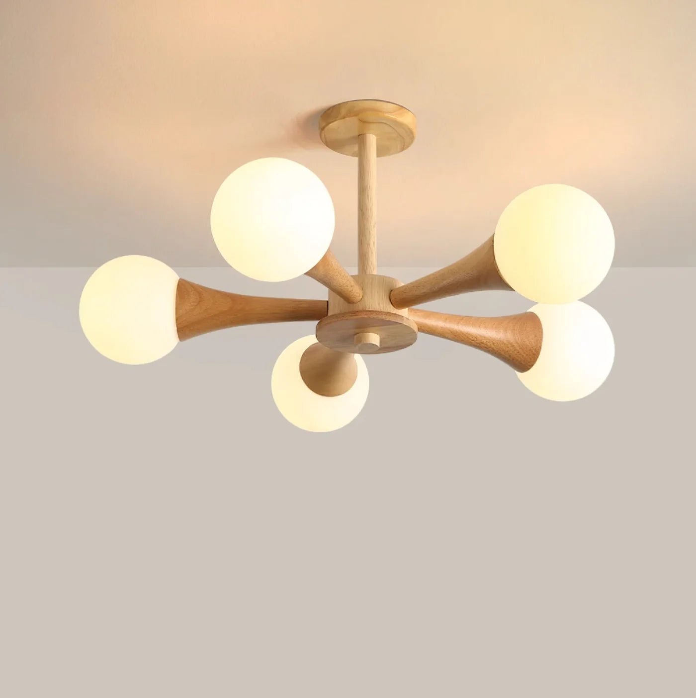 Nowoczesna lampa sufitowa żyrandol z drewnianymi ramionami i kulistymi kloszami