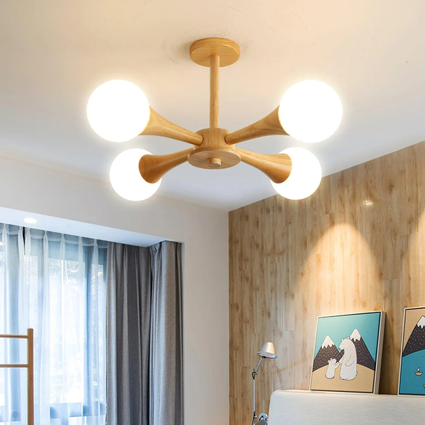 Nowoczesna lampa sufitowa żyrandol z drewnianymi ramionami i kulistymi kloszami
