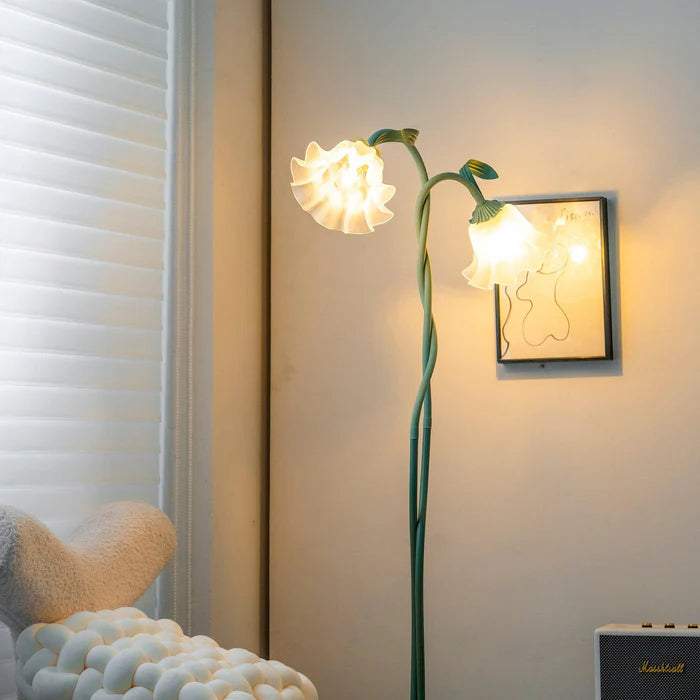 Lampa stojąca w stylu retro – podłogowa lampa kwiatowa z kloszami w kształcie lilii