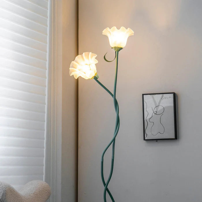 Lampa stojąca w stylu retro – podłogowa lampa kwiatowa z kloszami w kształcie lilii
