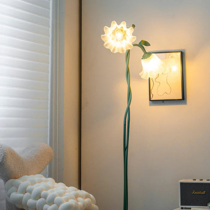 Lampa stojąca w stylu retro – podłogowa lampa kwiatowa z kloszami w kształcie lilii