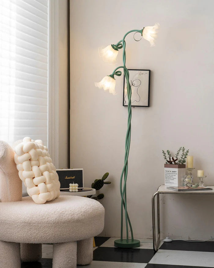 Lampa stojąca w stylu retro – podłogowa lampa kwiatowa z kloszami w kształcie lilii