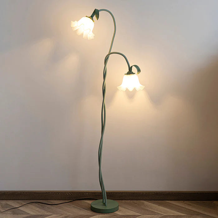 Lampa stojąca w stylu retro – podłogowa lampa kwiatowa z kloszami w kształcie lilii