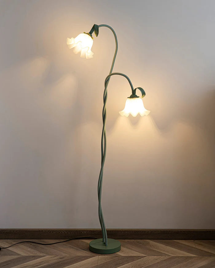 Lampa stojąca w stylu retro – podłogowa lampa kwiatowa z kloszami w kształcie lilii