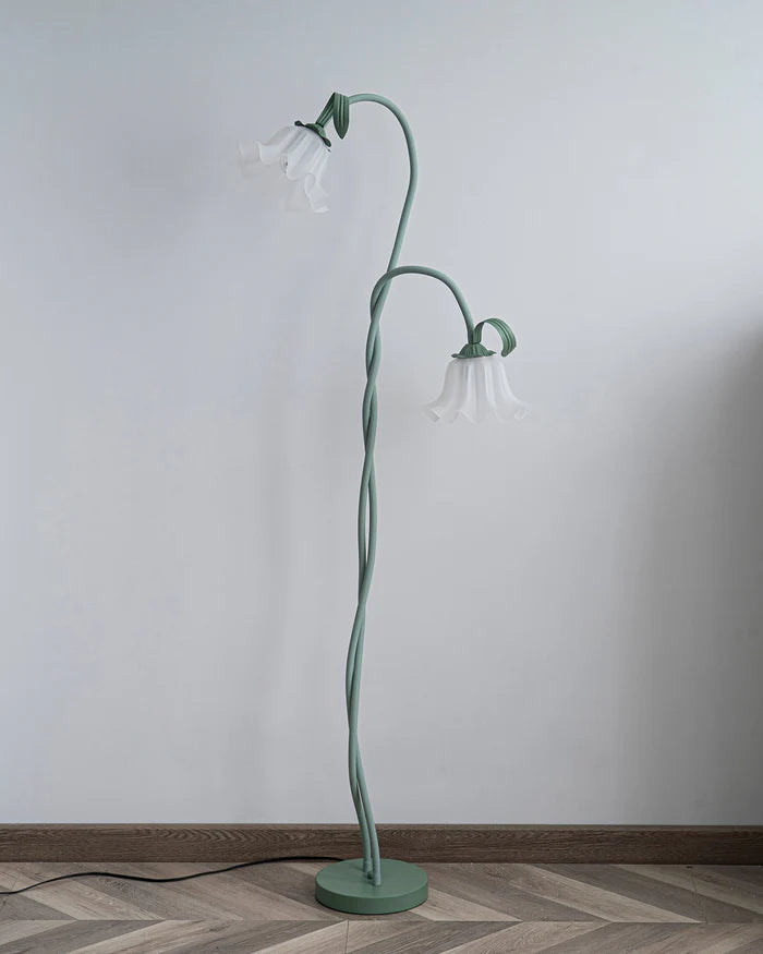 Lampa stojąca w stylu retro – podłogowa lampa kwiatowa z kloszami w kształcie lilii