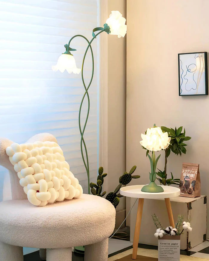 Lampa stojąca w stylu retro – podłogowa lampa kwiatowa z kloszami w kształcie lilii