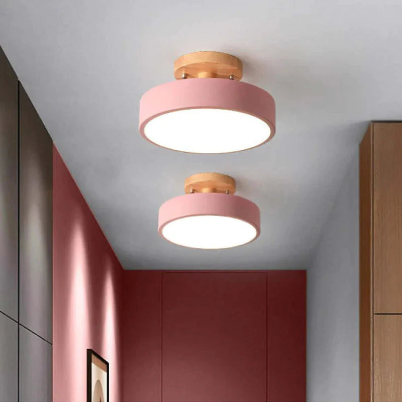 Nowoczesna lampa sufitowa LED wykonana z drewna
