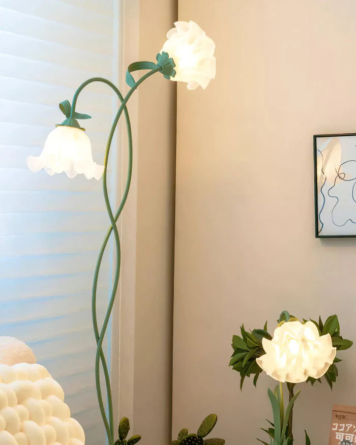 Lampa stojąca w stylu retro – podłogowa lampa kwiatowa z kloszami w kształcie lilii