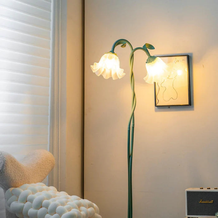 Lampa stojąca w stylu retro – podłogowa lampa kwiatowa z kloszami w kształcie lilii